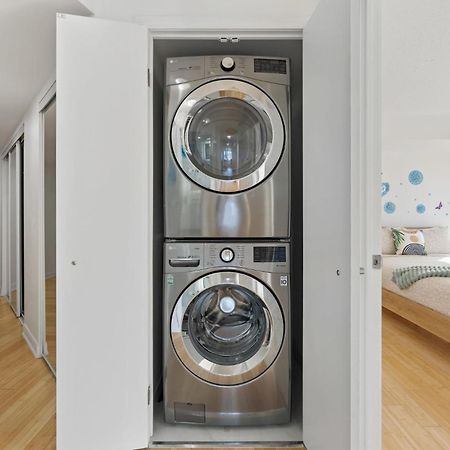 Modern 2-Bedroom Condo W Floor To Ceiling Windows Toronto Eksteriør bilde