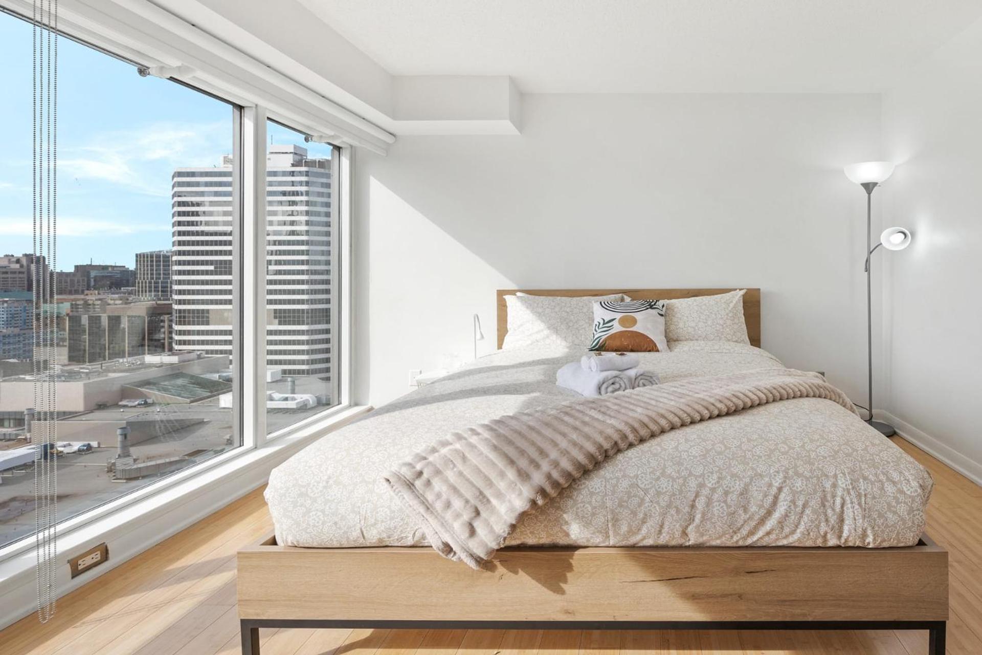 Modern 2-Bedroom Condo W Floor To Ceiling Windows Toronto Eksteriør bilde