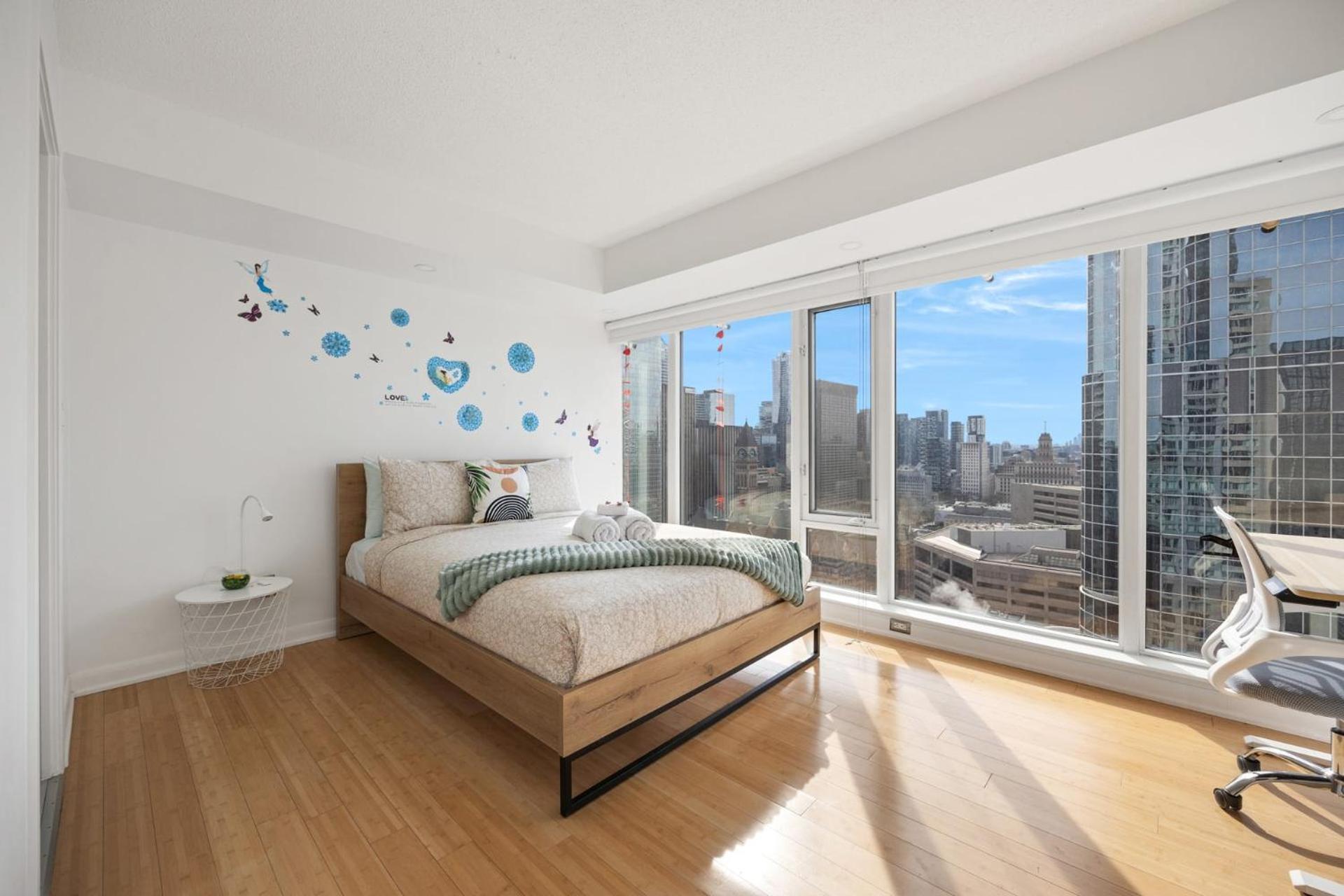Modern 2-Bedroom Condo W Floor To Ceiling Windows Toronto Eksteriør bilde
