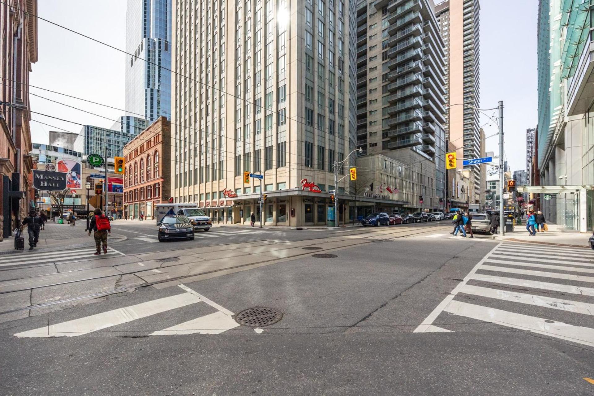 Modern 2-Bedroom Condo W Floor To Ceiling Windows Toronto Eksteriør bilde
